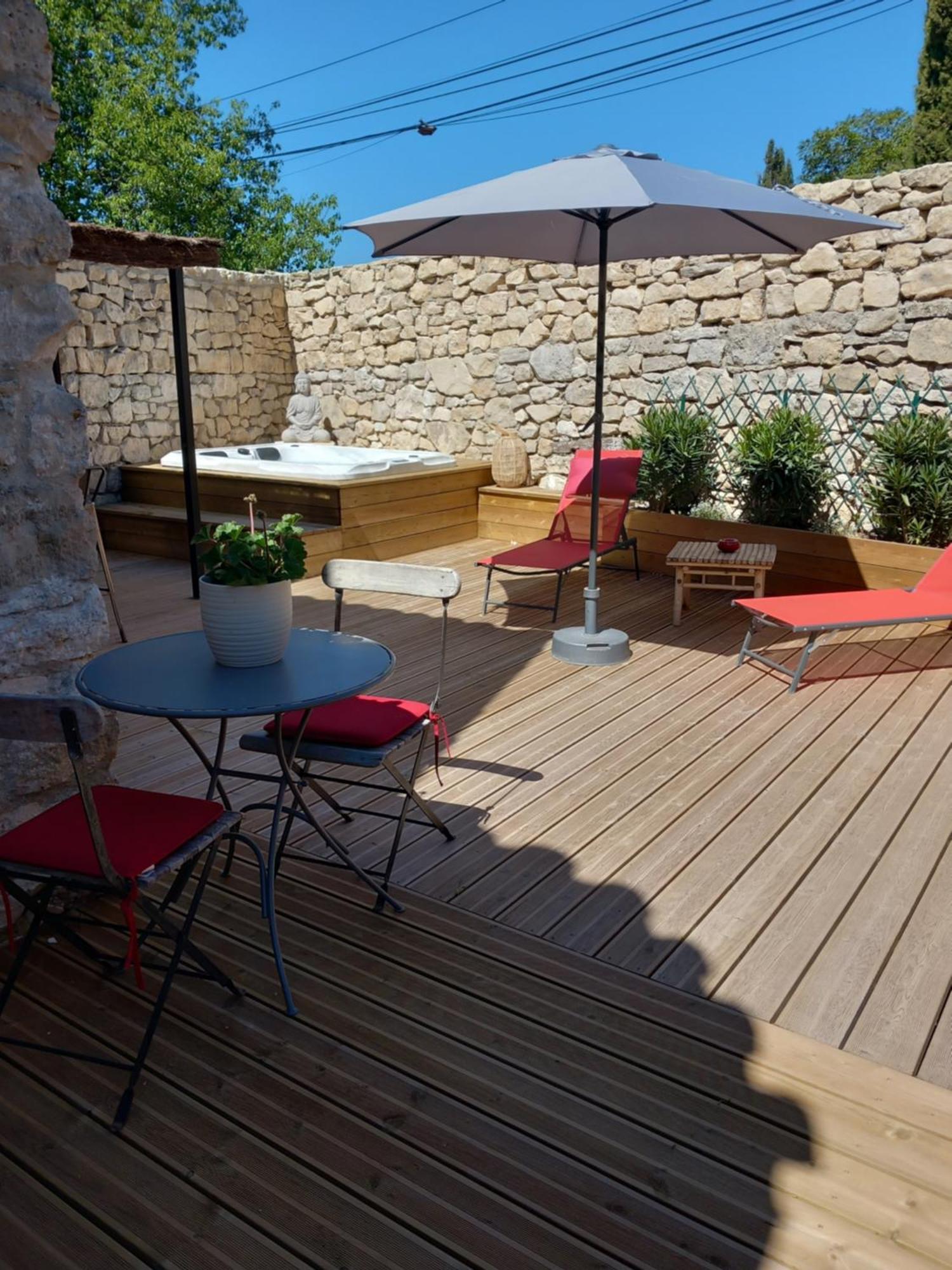Chez Daniele Chambre Avec Jacuzzi Et Terrasse Privee Murs  Exterior photo