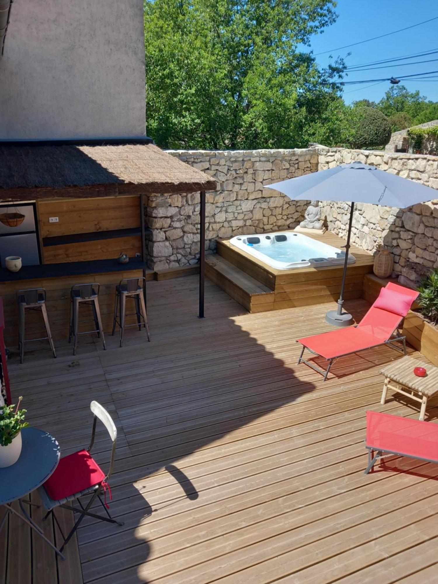 Chez Daniele Chambre Avec Jacuzzi Et Terrasse Privee Murs  Exterior photo